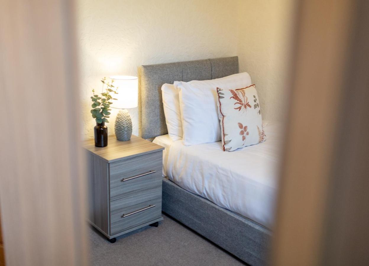Apartamento Adrian House, Near Hospital, Easy Parking + Garden Carlisle  Exterior foto
