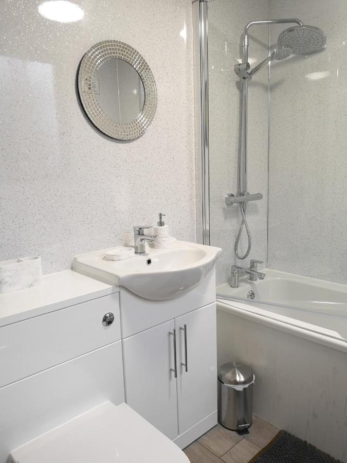 Apartamento Adrian House, Near Hospital, Easy Parking + Garden Carlisle  Exterior foto